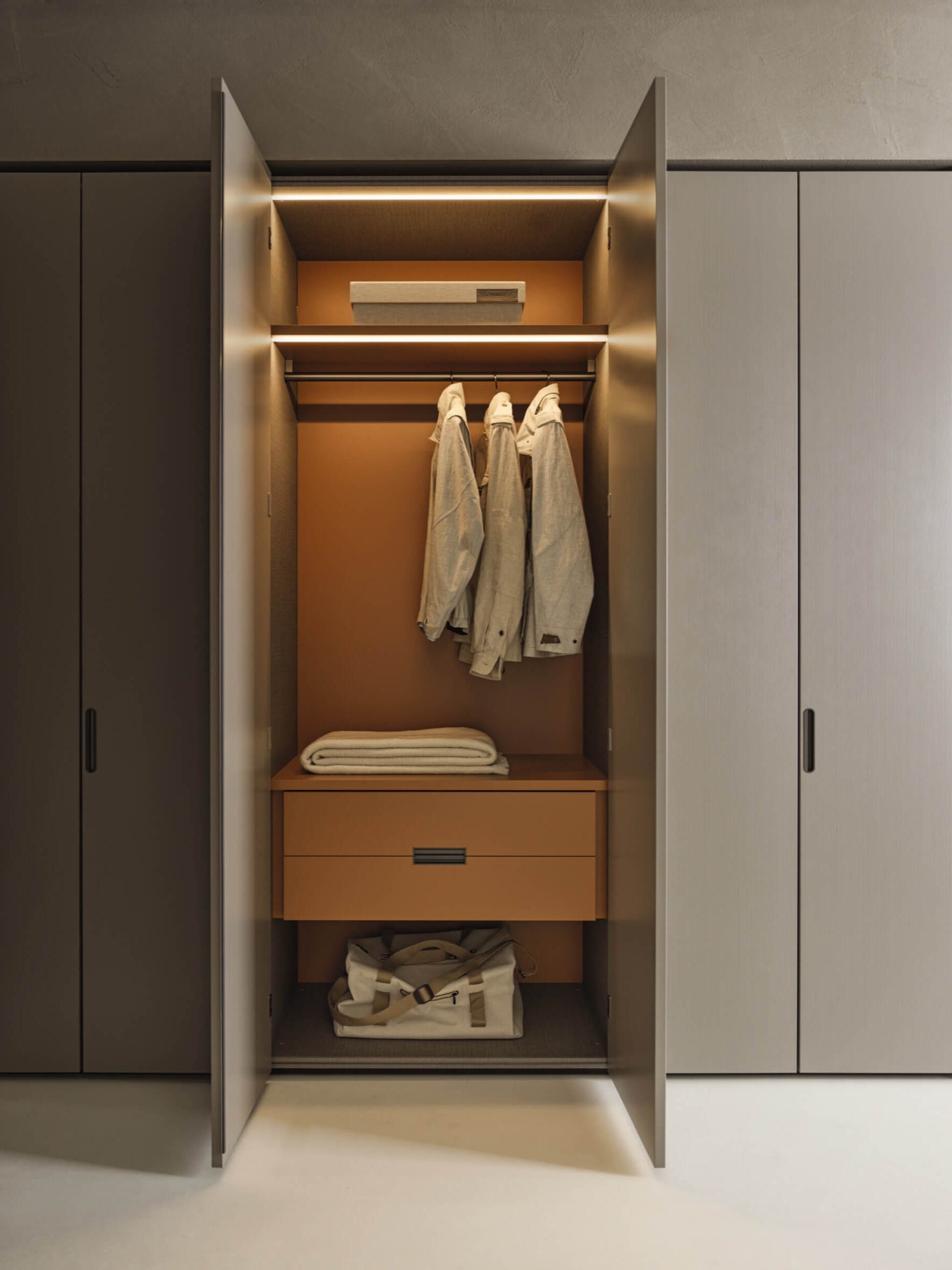 MOLTENI VESTIDOR 46 (1)